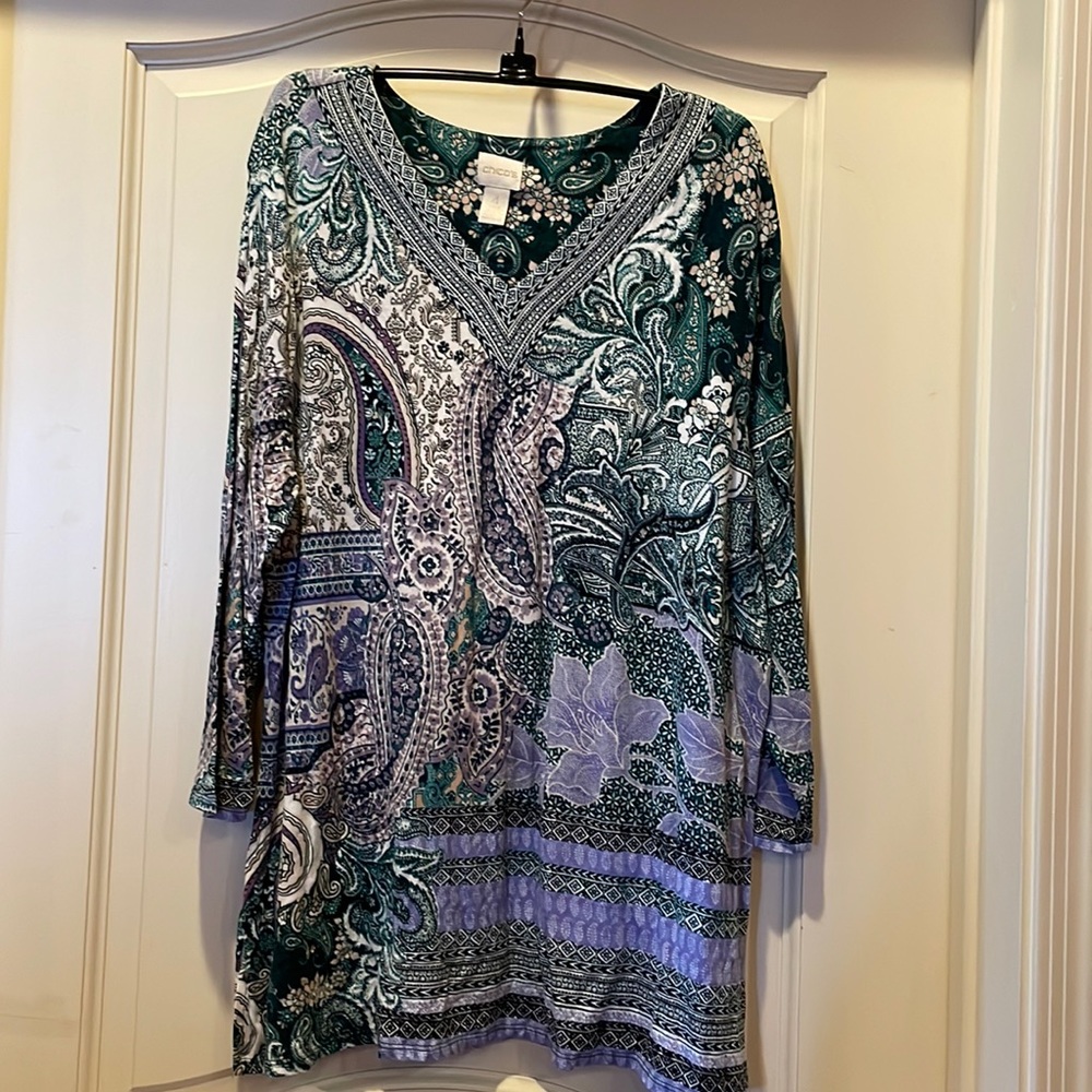 Chicos v-neck top beautiful patterned